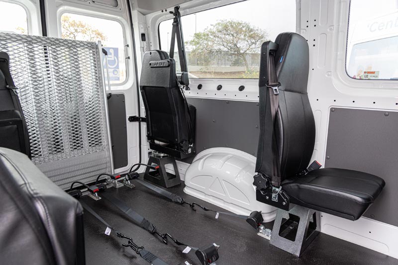 Interior de furgones con adaptación PMR para ASIDMA (grupo ICOT)